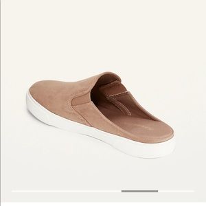 Old navy slip on shoes size 11